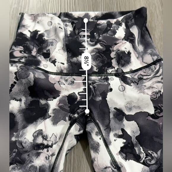 Lululemon Wunder Under Crop High Rise Leggings‎ in Obscurred Black Daisy Maeve 4 - Picture 11 of 12